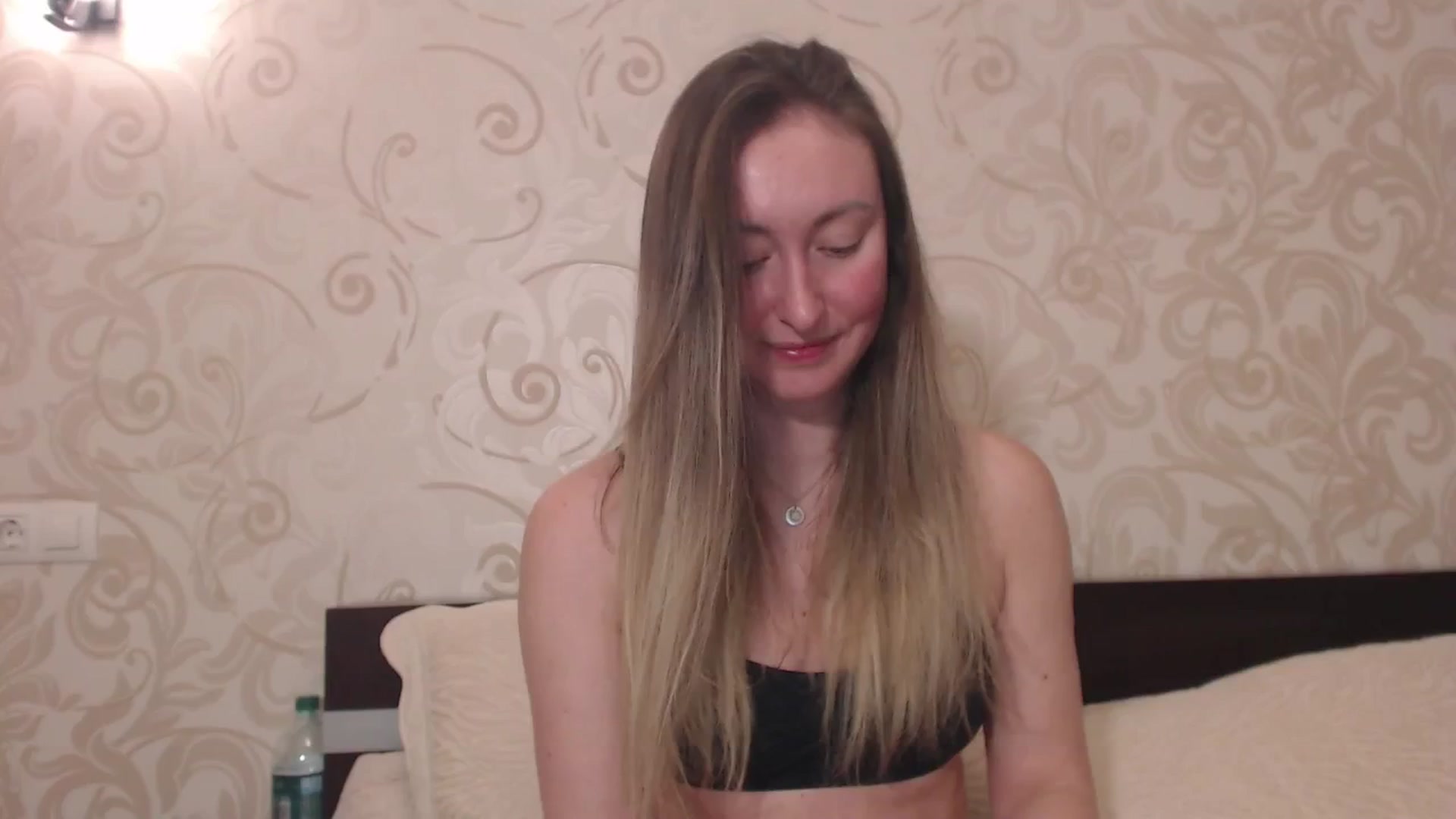 Gallery image thumbnail from Veronica_4u's myfreecams stream on, 03/11/2025, 18:15 image 6 of 20