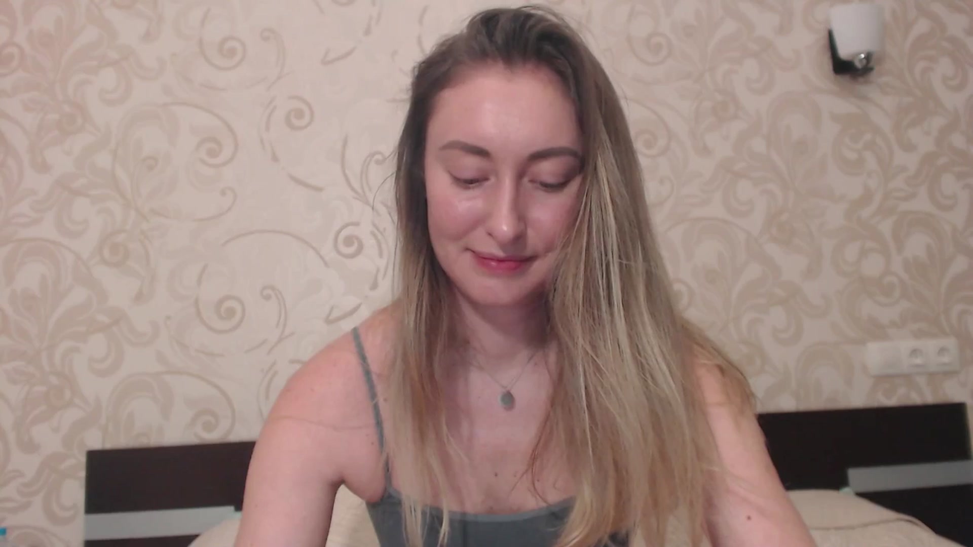 Gallery image thumbnail from Veronica_4u's myfreecams stream on, 03/24/2025, 18:25 image 12 of 20