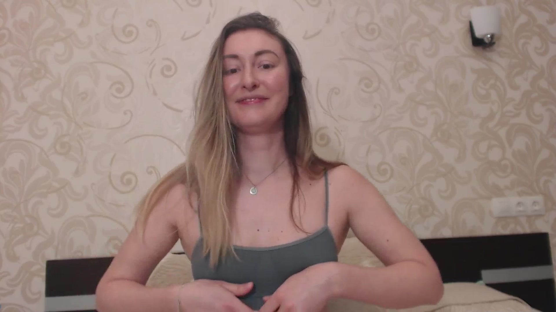 Gallery image thumbnail from Veronica_4u's myfreecams stream on, 03/24/2025, 18:25 image 16 of 20