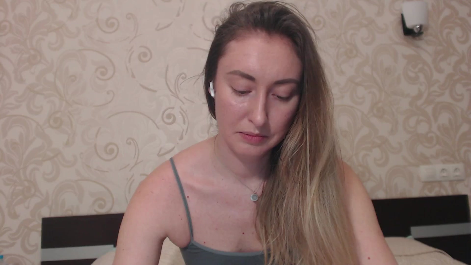Gallery image thumbnail from Veronica_4u's myfreecams stream on, 03/24/2025, 18:25 image 6 of 20