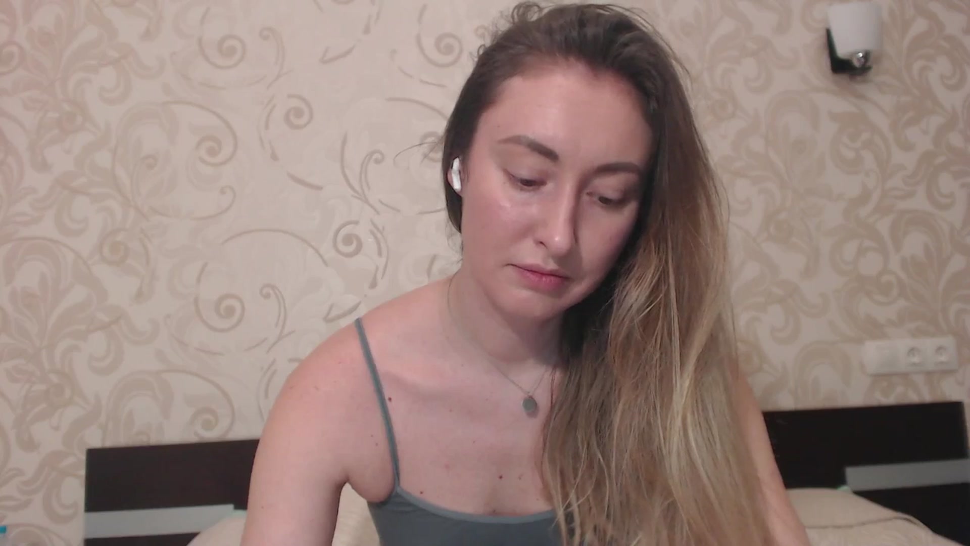 Gallery image thumbnail from Veronica_4u's myfreecams stream on, 03/24/2025, 18:25 image 2 of 20