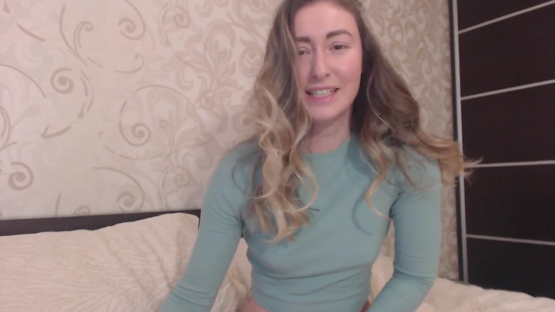 Gallery image thumbnail from Veronica_4u's myfreecams stream on, 04/14/2025, 16:27 image 11 of 20
