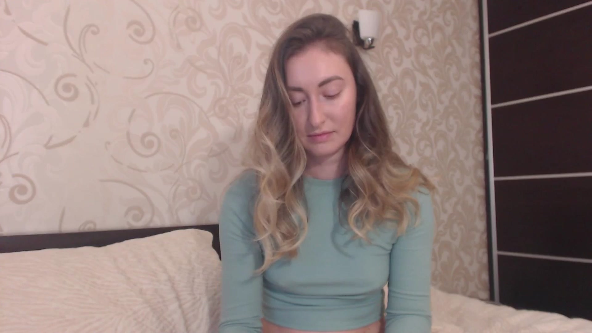 Gallery image thumbnail from Veronica_4u's myfreecams stream on, 04/14/2025, 16:27 image 12 of 20