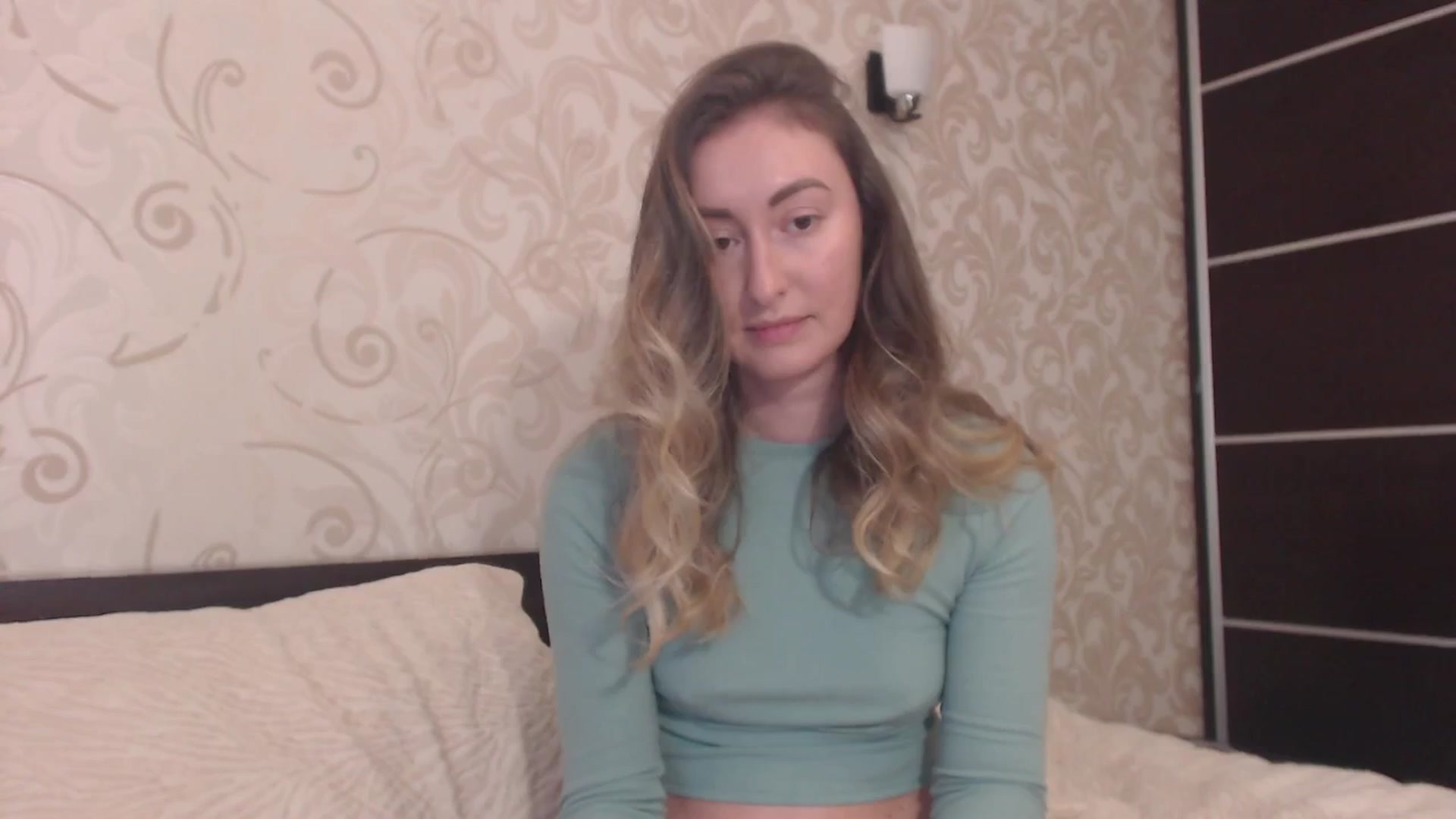 Gallery image thumbnail from Veronica_4u's myfreecams stream on, 04/14/2025, 16:27 image 14 of 20
