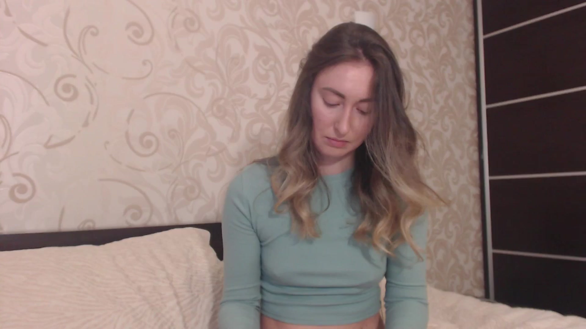 Gallery image thumbnail from Veronica_4u's myfreecams stream on, 04/14/2025, 16:27 image 17 of 20