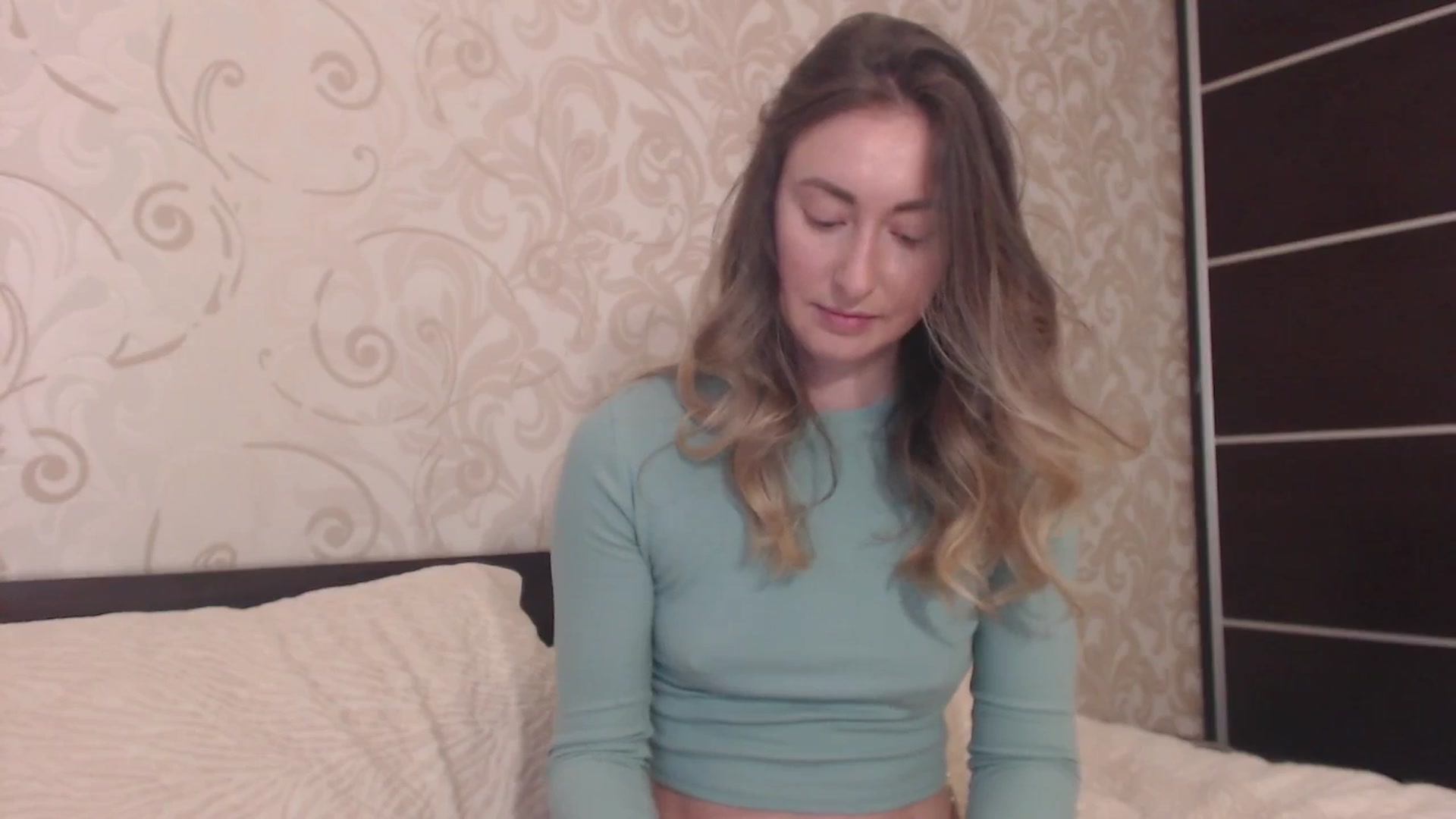 Gallery image thumbnail from Veronica_4u's myfreecams stream on, 04/14/2025, 16:27 image 15 of 20