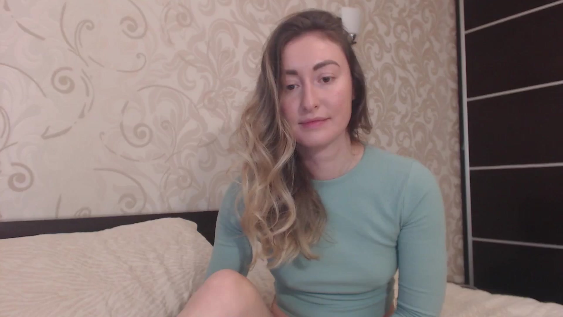 Gallery image thumbnail from Veronica_4u's myfreecams stream on, 04/14/2025, 16:27 image 9 of 20