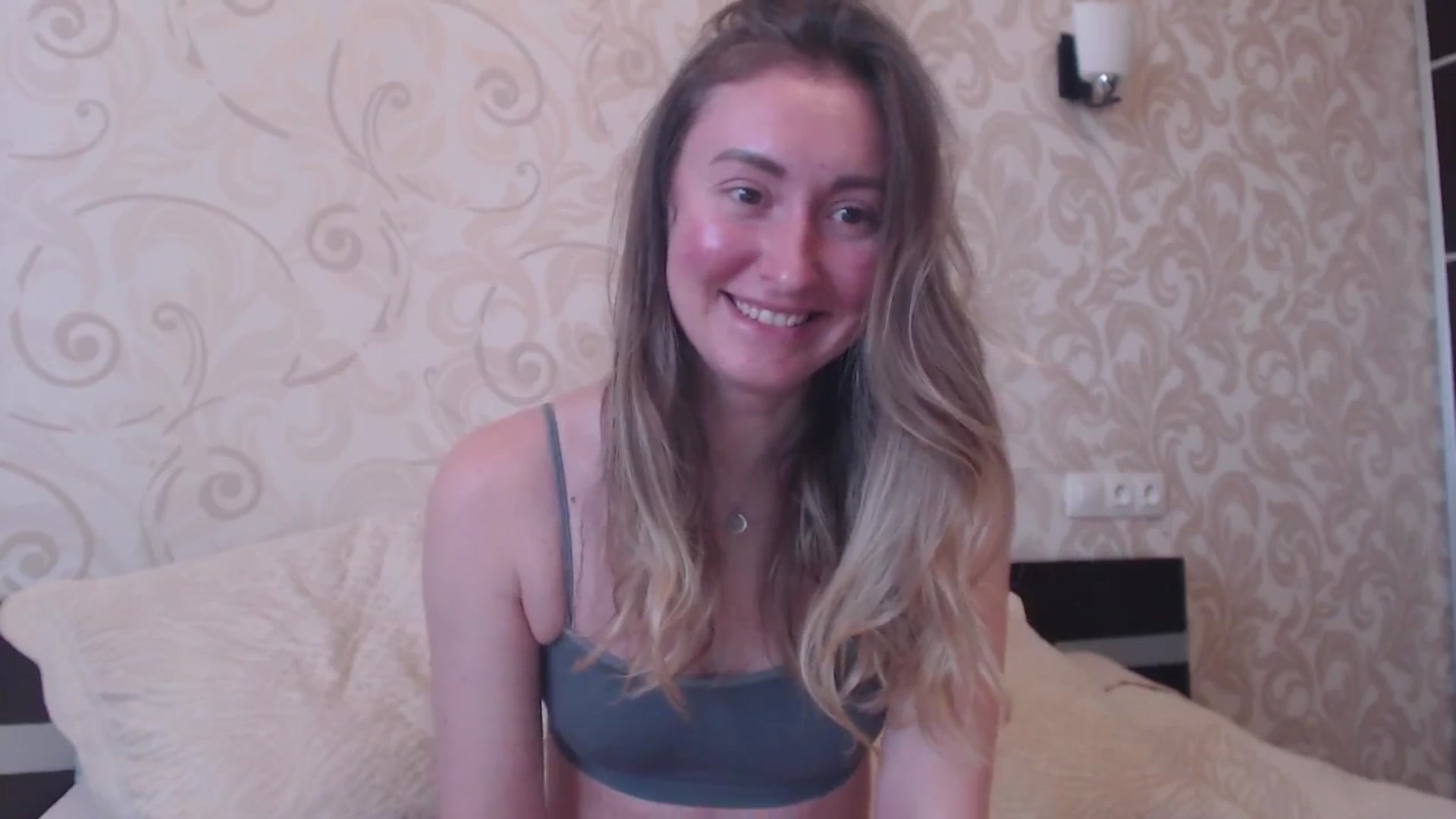 Gallery image thumbnail from Veronica_4u's myfreecams stream on, 04/18/2025, 15:56 image 6 of 20