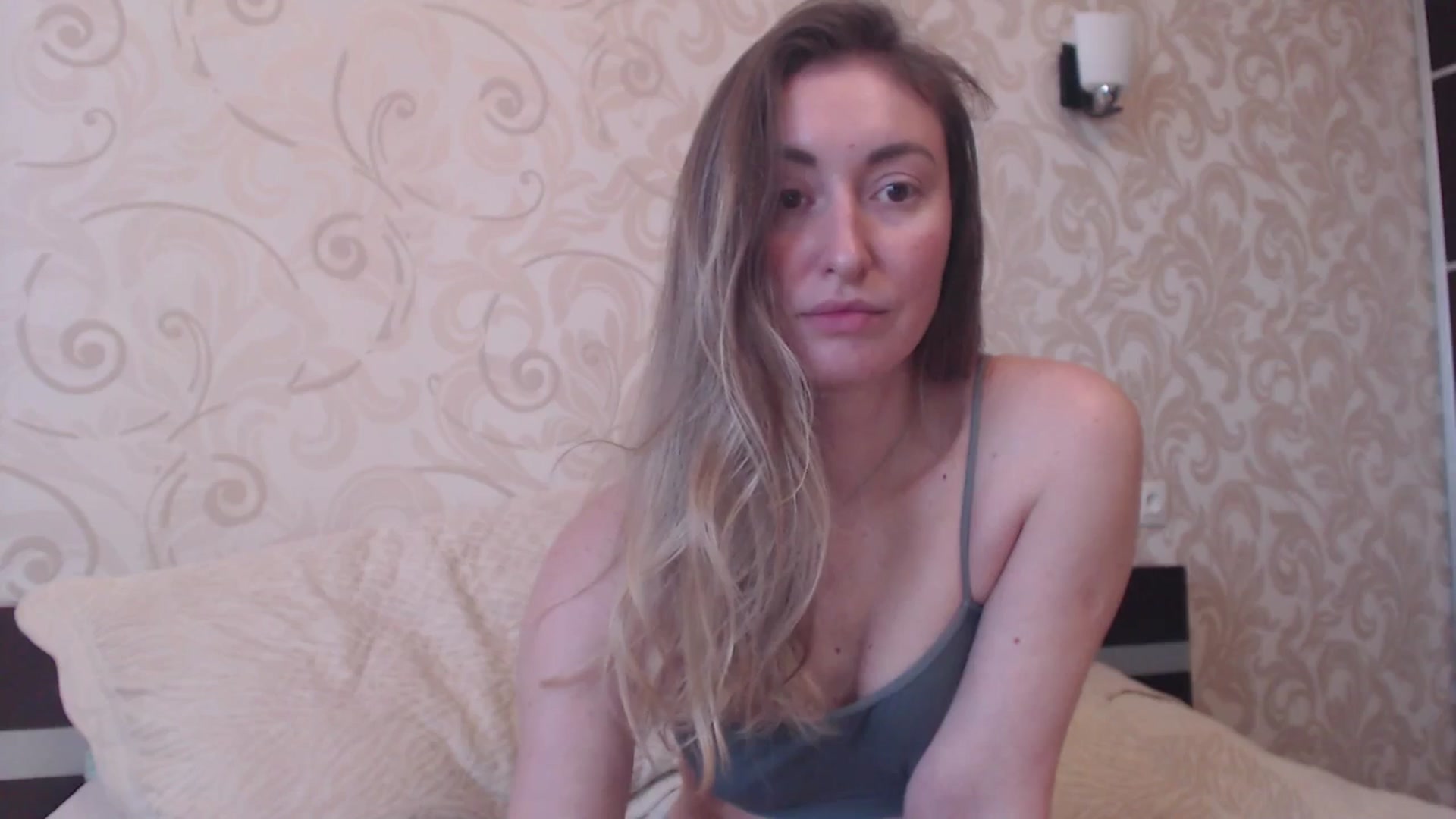 Gallery image thumbnail from Veronica_4u's myfreecams stream on, 04/18/2025, 15:56 image 15 of 20