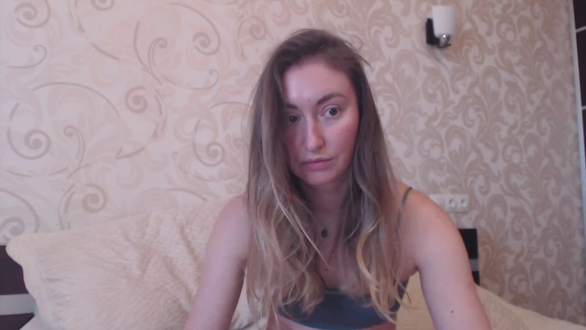 Gallery image thumbnail from Veronica_4u's myfreecams stream on, 04/18/2025, 15:56 image 16 of 20