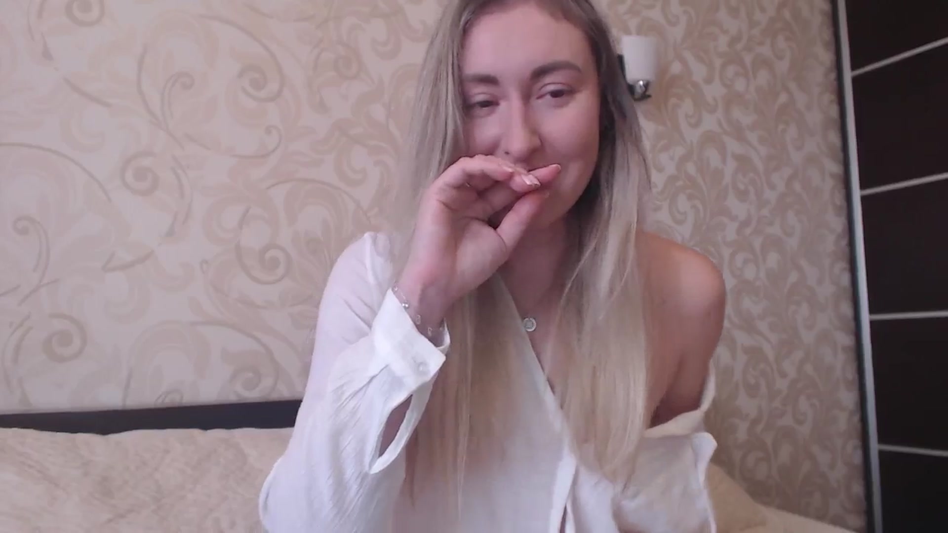 Gallery image thumbnail from Veronica_4u's myfreecams stream on, 05/24/2025, 13:42 image 6 of 20