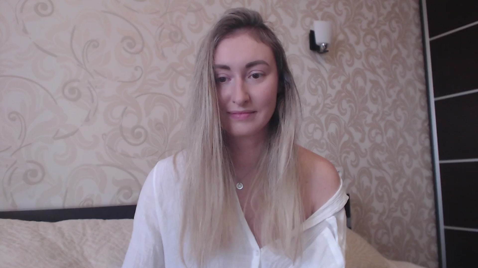 Gallery image thumbnail from Veronica_4u's myfreecams stream on, 05/24/2025, 13:42 image 16 of 20