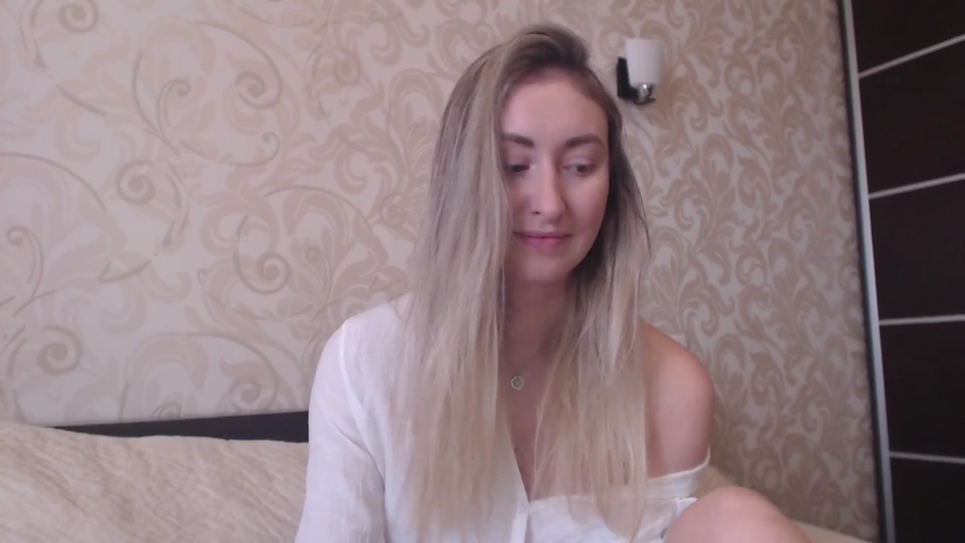 Gallery image thumbnail from Veronica_4u's myfreecams stream on, 05/24/2025, 13:42 image 10 of 20