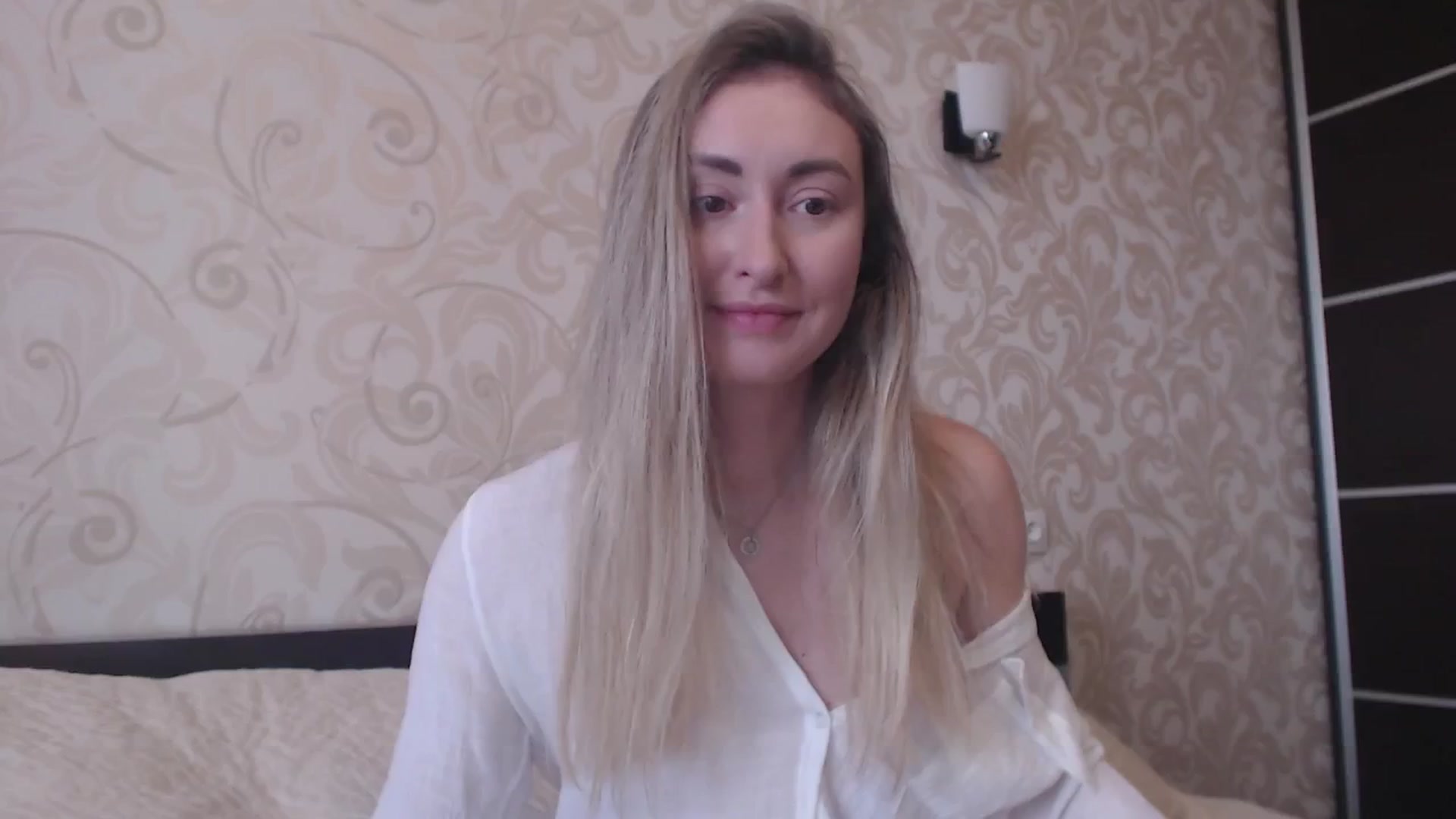 Gallery image thumbnail from Veronica_4u's myfreecams stream on, 05/24/2025, 13:42 image 18 of 20