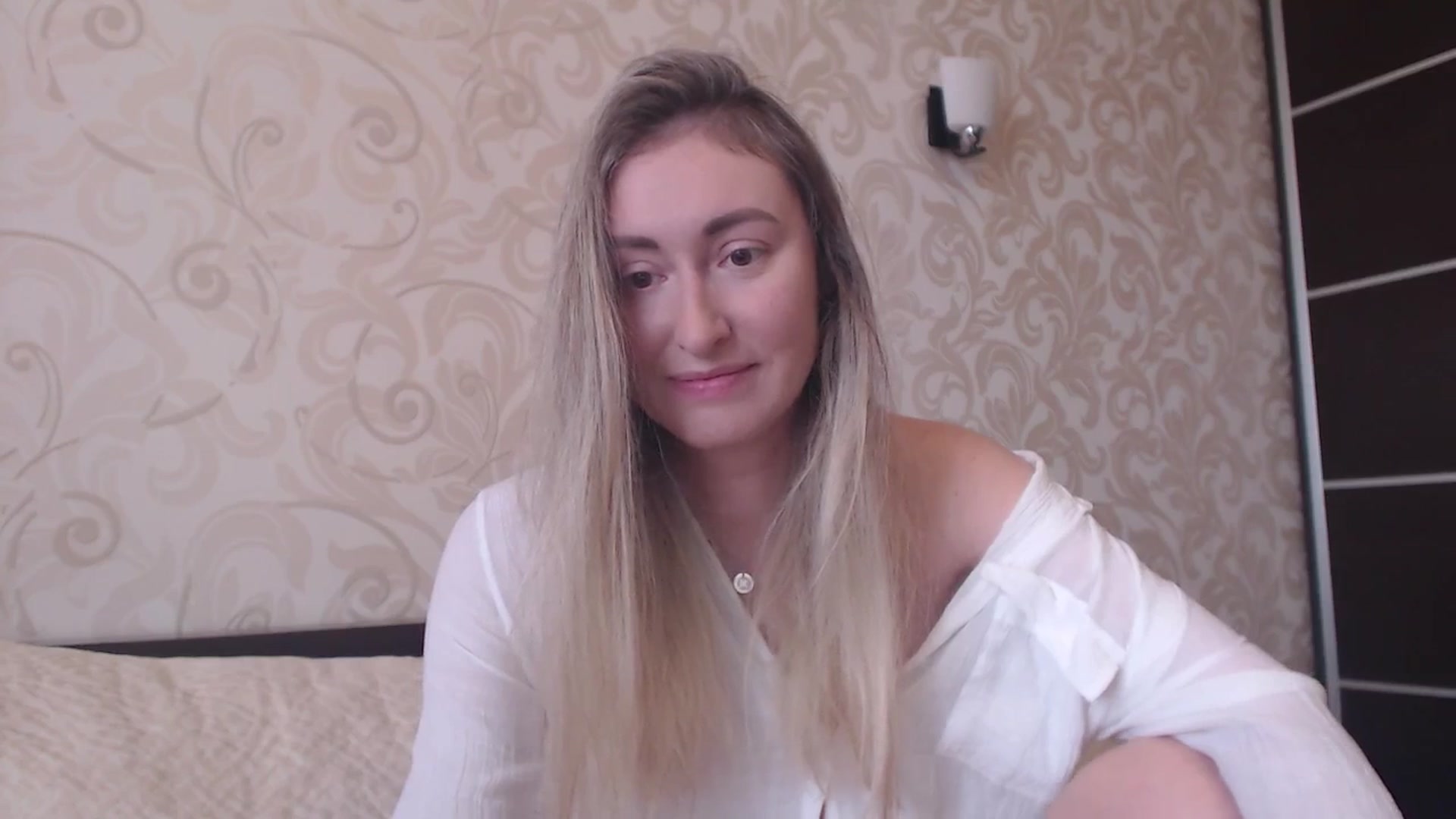 Gallery image thumbnail from Veronica_4u's myfreecams stream on, 05/24/2025, 13:42 image 11 of 20