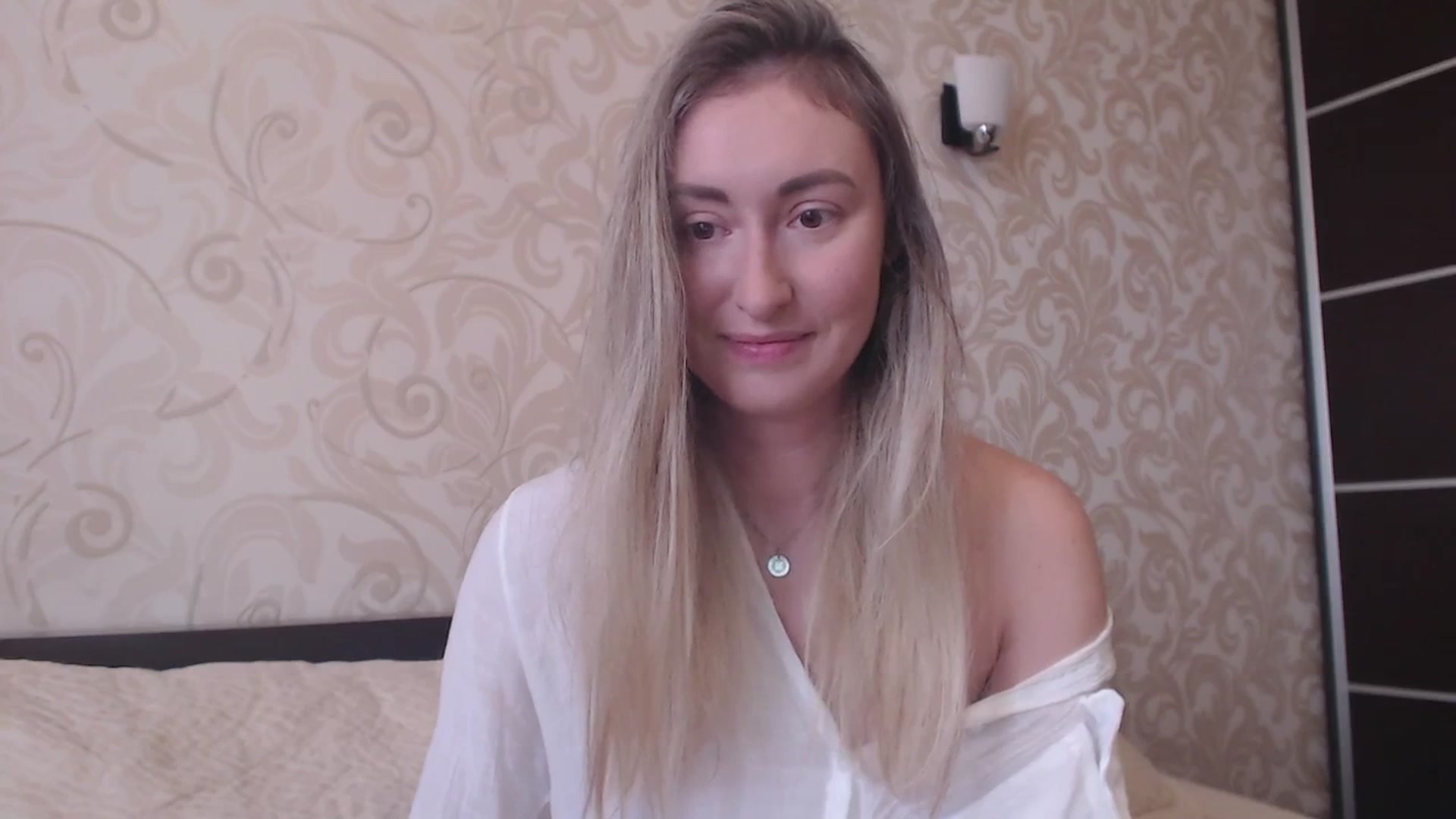 Gallery image thumbnail from Veronica_4u's myfreecams stream on, 05/24/2025, 13:42 image 5 of 20