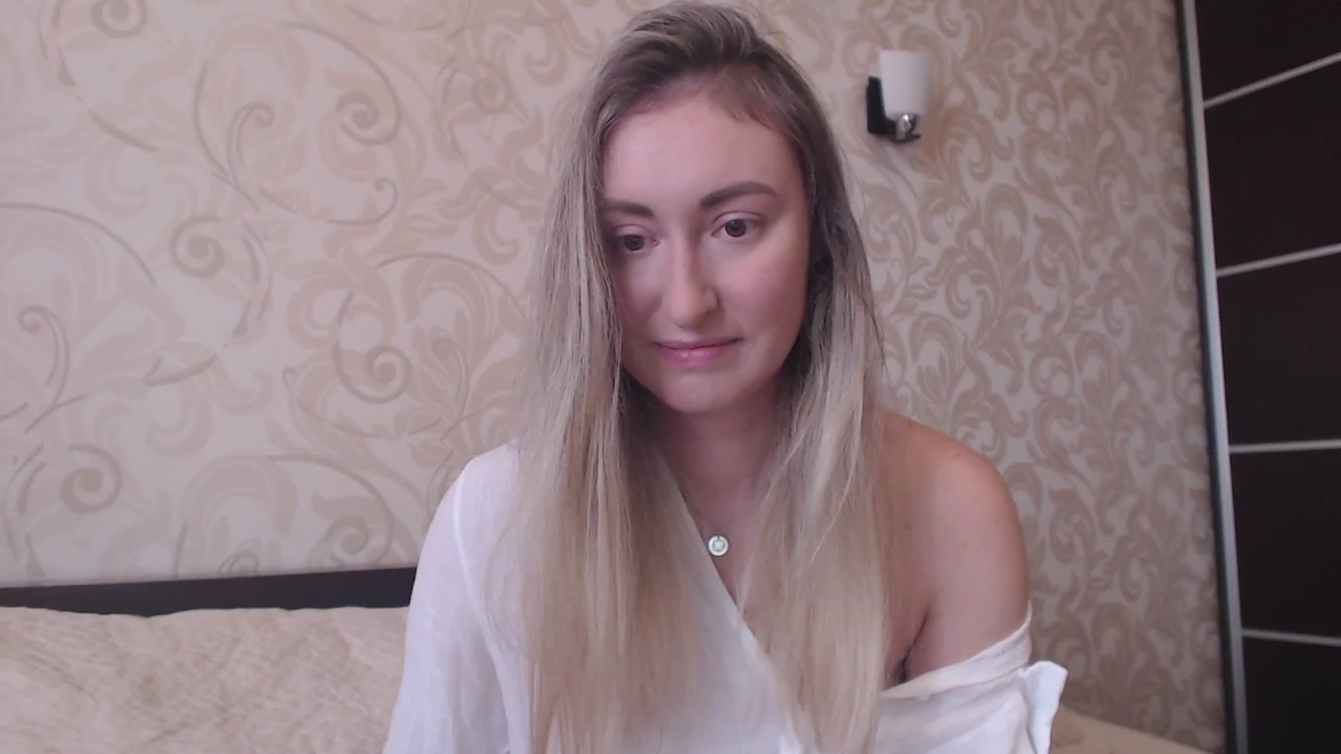 Gallery image thumbnail from Veronica_4u's myfreecams stream on, 05/24/2025, 13:42 image 7 of 20