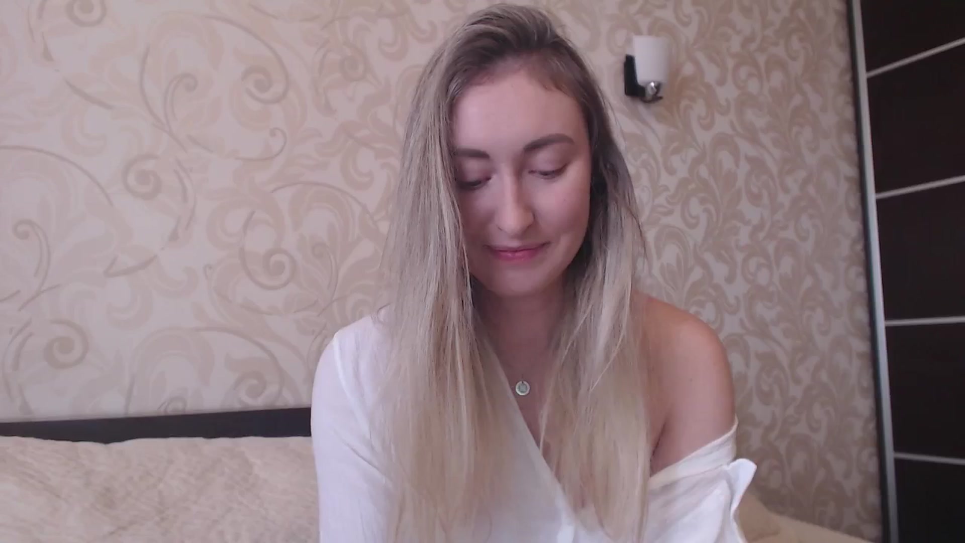 Gallery image thumbnail from Veronica_4u's myfreecams stream on, 05/24/2025, 13:42 image 3 of 20