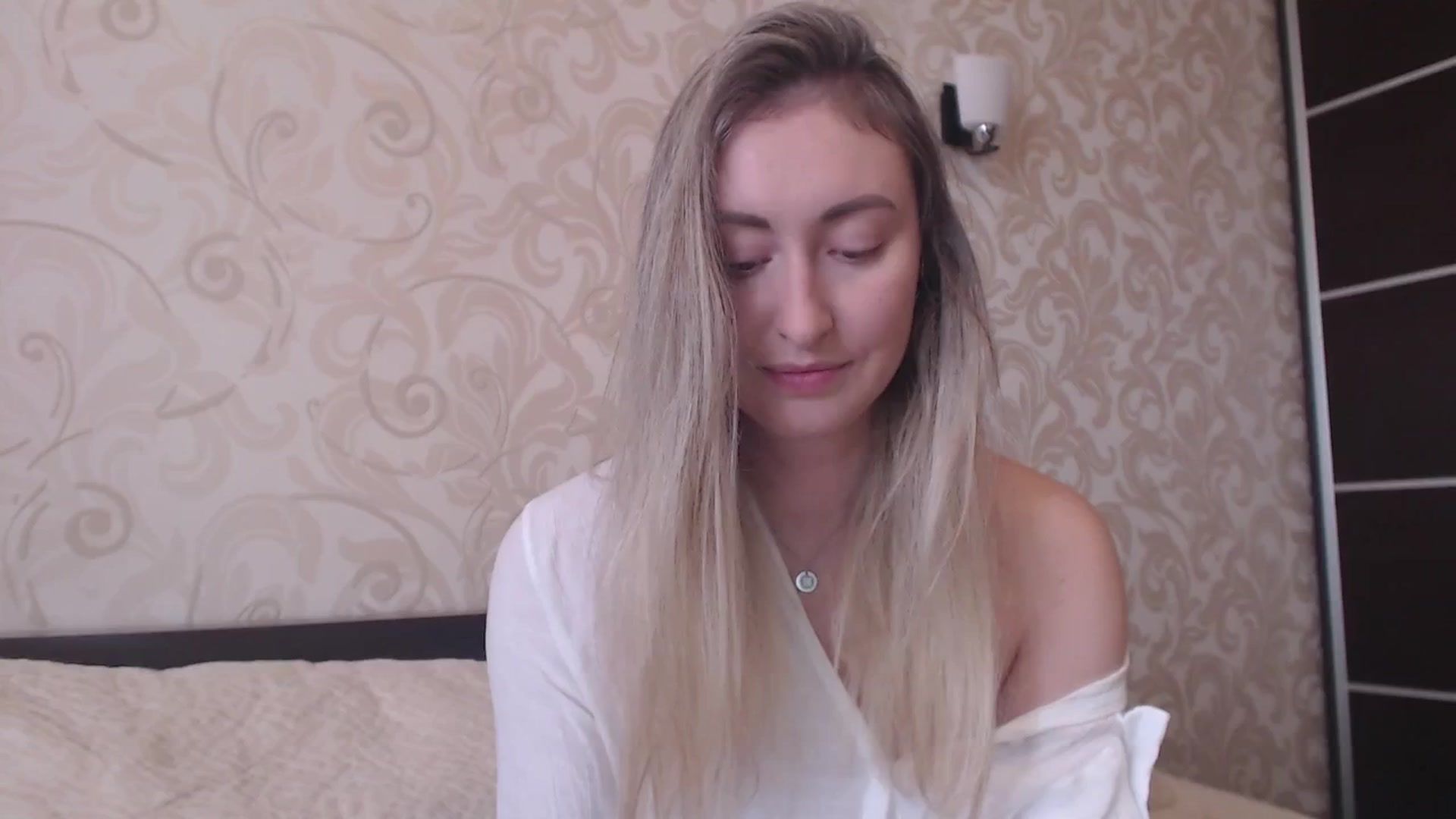 Gallery image thumbnail from Veronica_4u's myfreecams stream on, 05/24/2025, 13:42 image 9 of 20