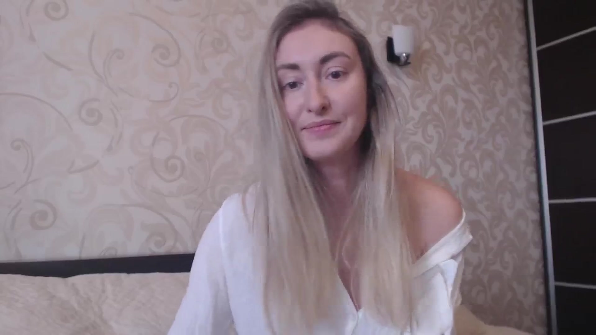 Gallery image thumbnail from Veronica_4u's myfreecams stream on, 05/24/2025, 13:42 image 15 of 20