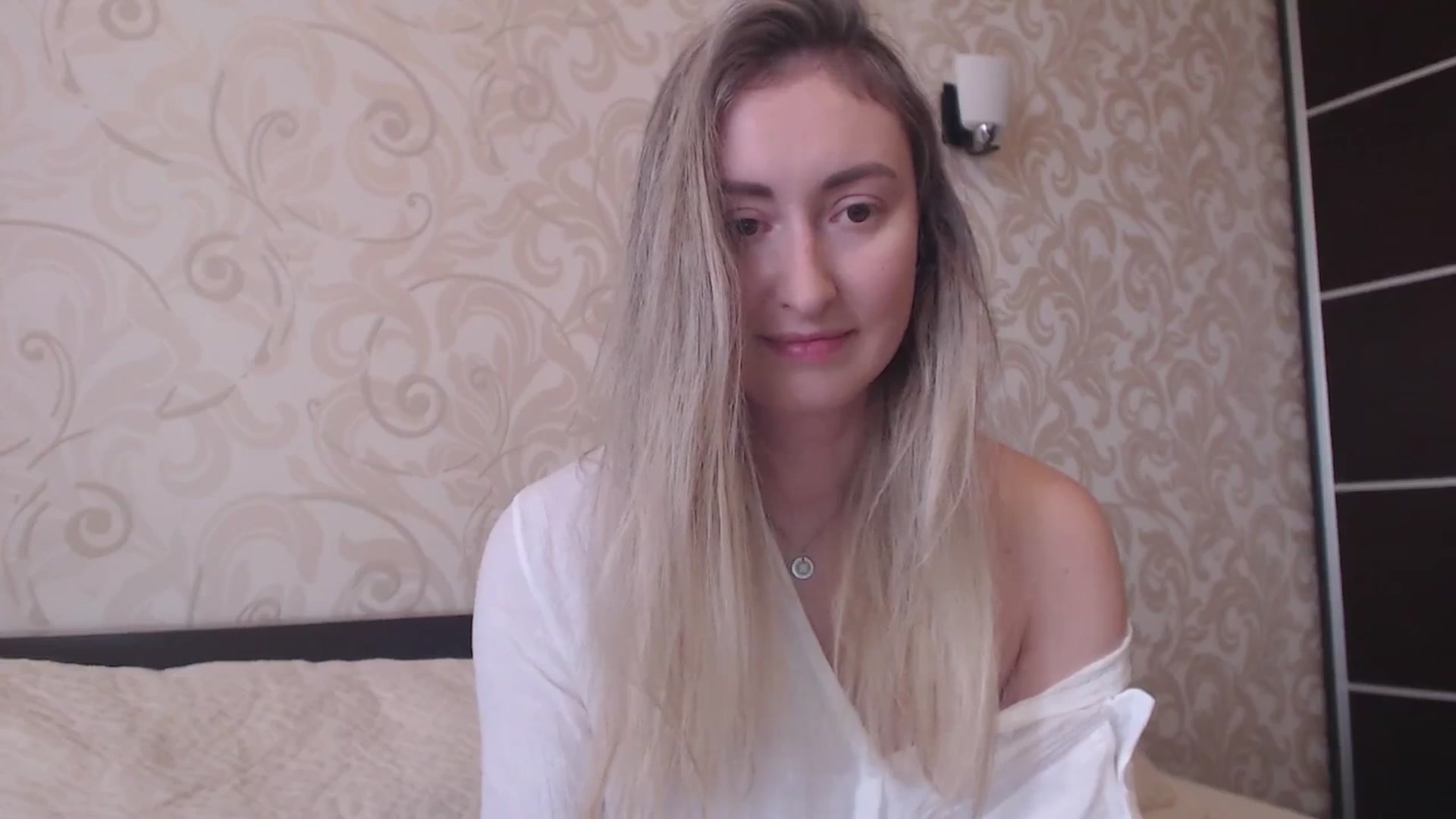 Gallery image thumbnail from Veronica_4u's myfreecams stream on, 05/24/2025, 13:42 image 4 of 20
