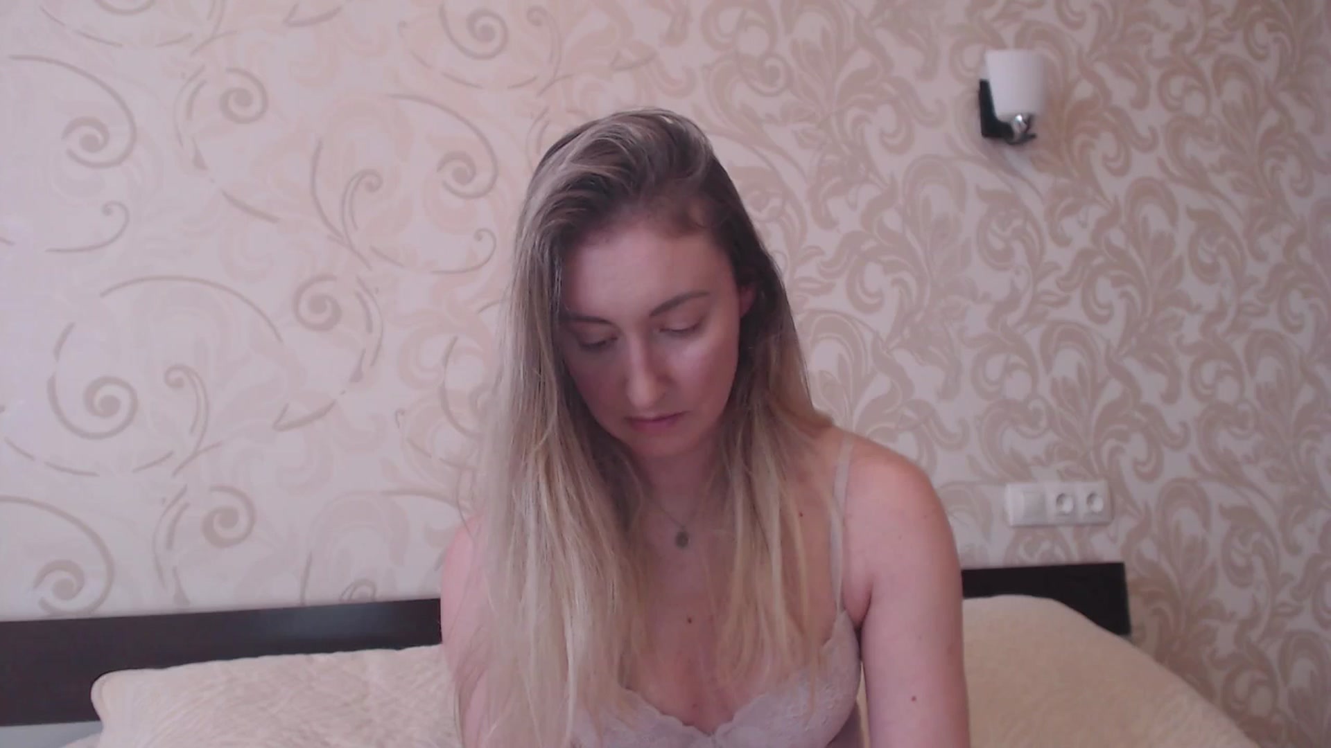 Gallery image thumbnail from Veronica_4u's myfreecams stream on, 05/25/2025, 12:56 image 15 of 20