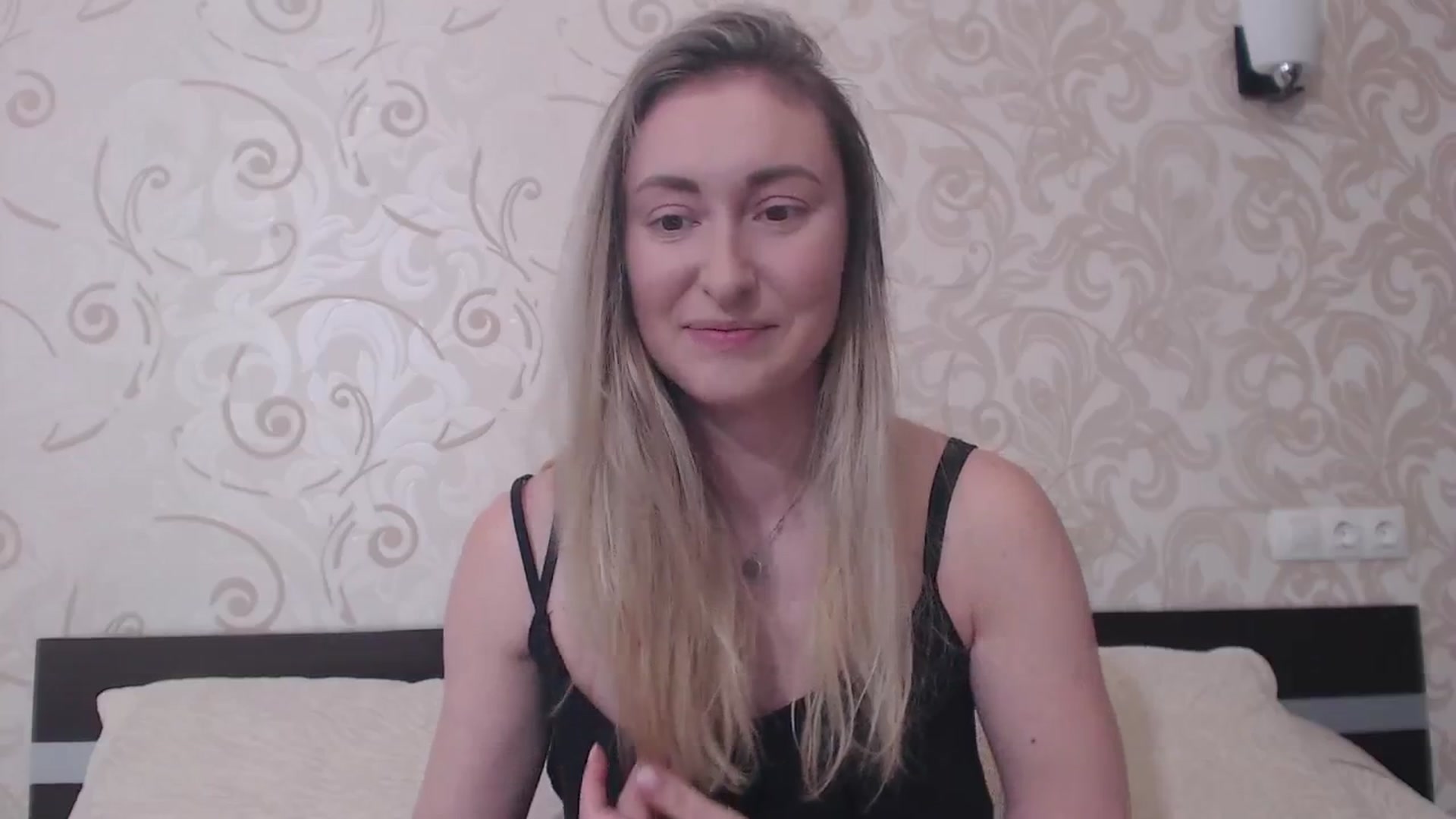 Gallery image thumbnail from Veronica_4u's myfreecams stream on, 05/27/2025, 14:51 image 9 of 20