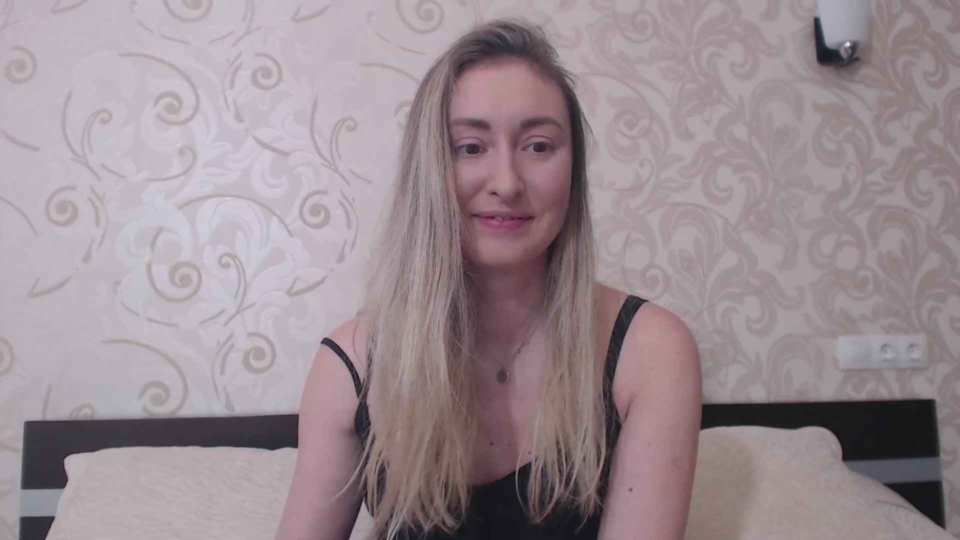 Gallery image thumbnail from Veronica_4u's myfreecams stream on, 05/27/2025, 14:51 image 10 of 20