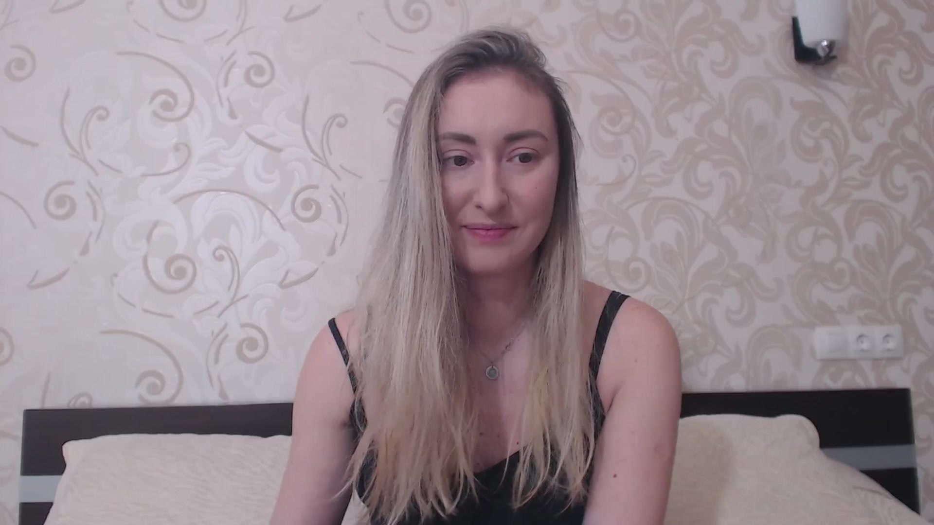 Gallery image thumbnail from Veronica_4u's myfreecams stream on, 05/27/2025, 14:51 image 13 of 20