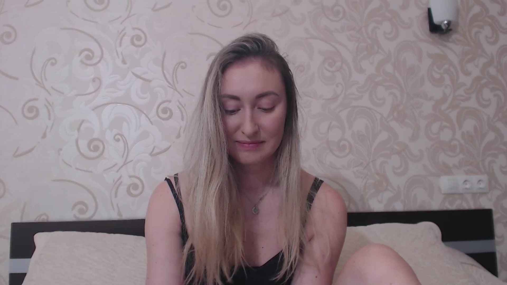 Gallery image thumbnail from Veronica_4u's myfreecams stream on, 05/27/2025, 14:51 image 3 of 20