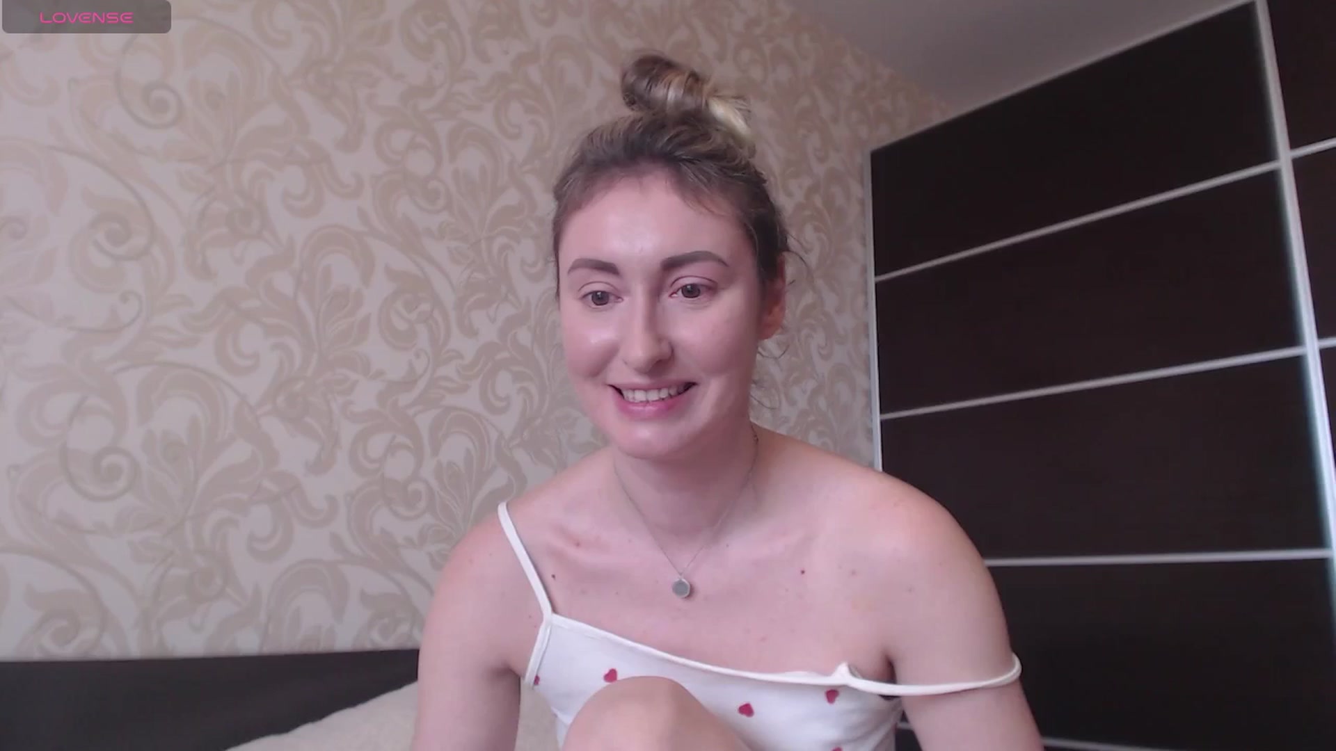 Gallery image thumbnail from Veronica_4u's myfreecams stream on, 06/18/2025, 07:38 image 10 of 20