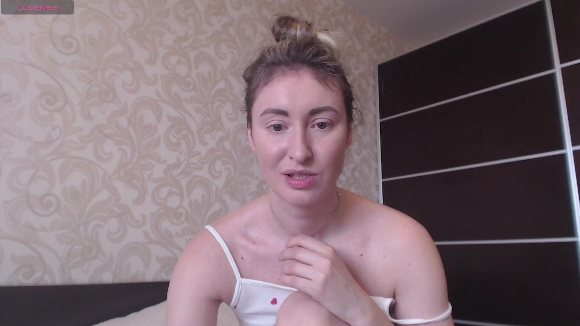 Gallery image thumbnail from Veronica_4u's myfreecams stream on, 06/18/2025, 07:38 image 19 of 20