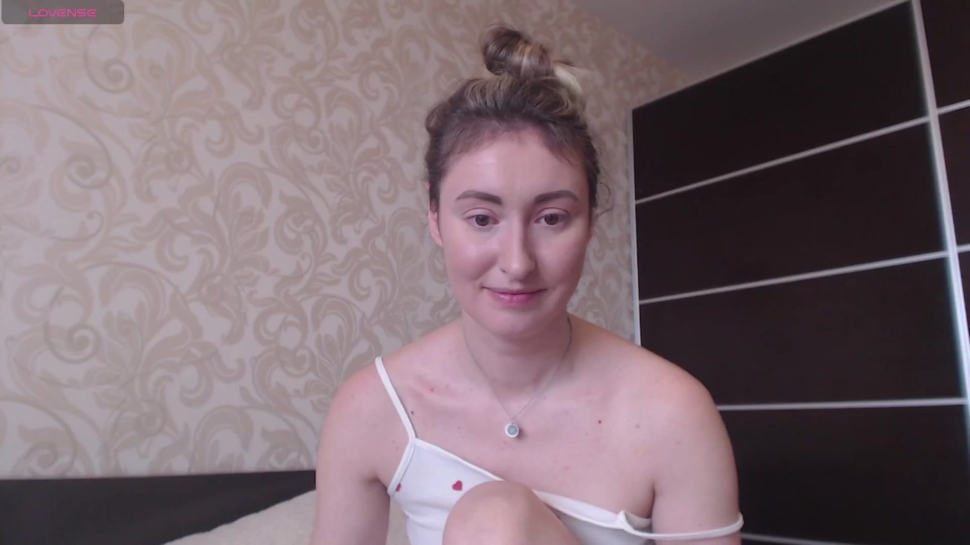 Gallery image thumbnail from Veronica_4u's myfreecams stream on, 06/18/2025, 07:38 image 15 of 20