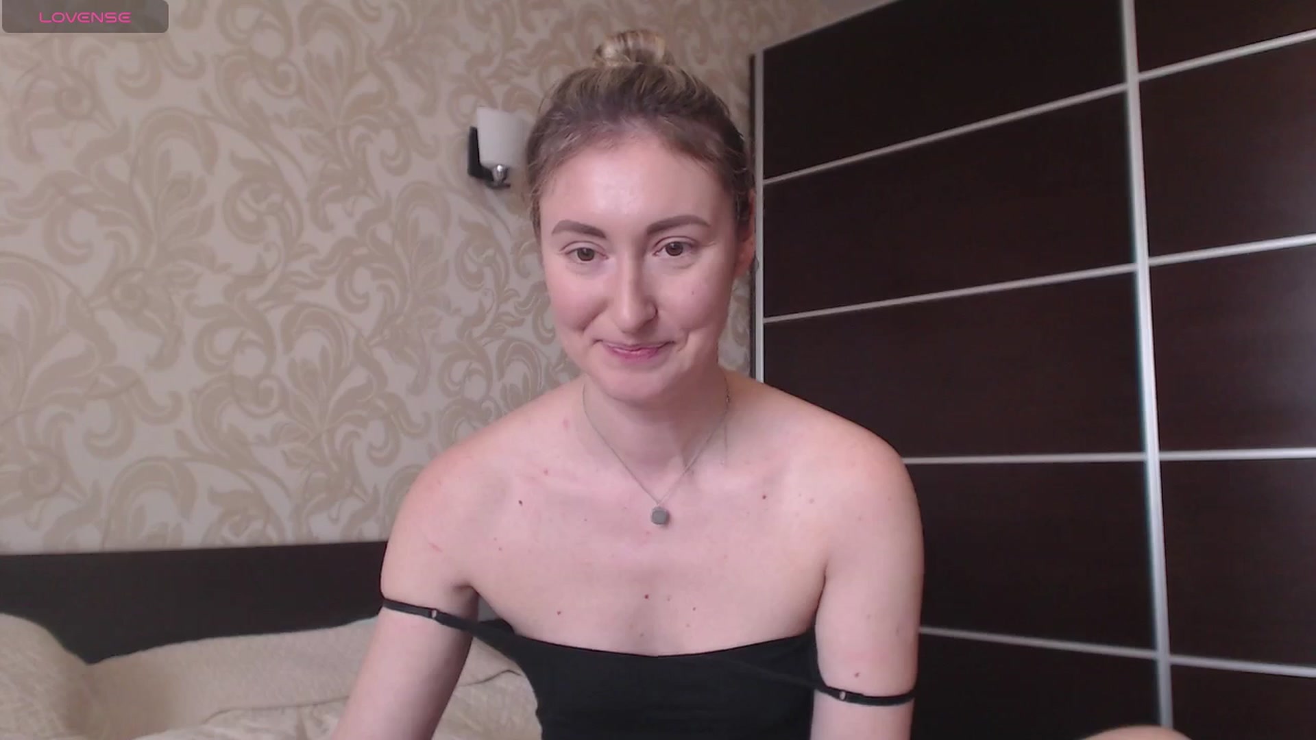 Gallery image thumbnail from Veronica_4u's myfreecams stream on, 06/19/2025, 08:42 image 7 of 20