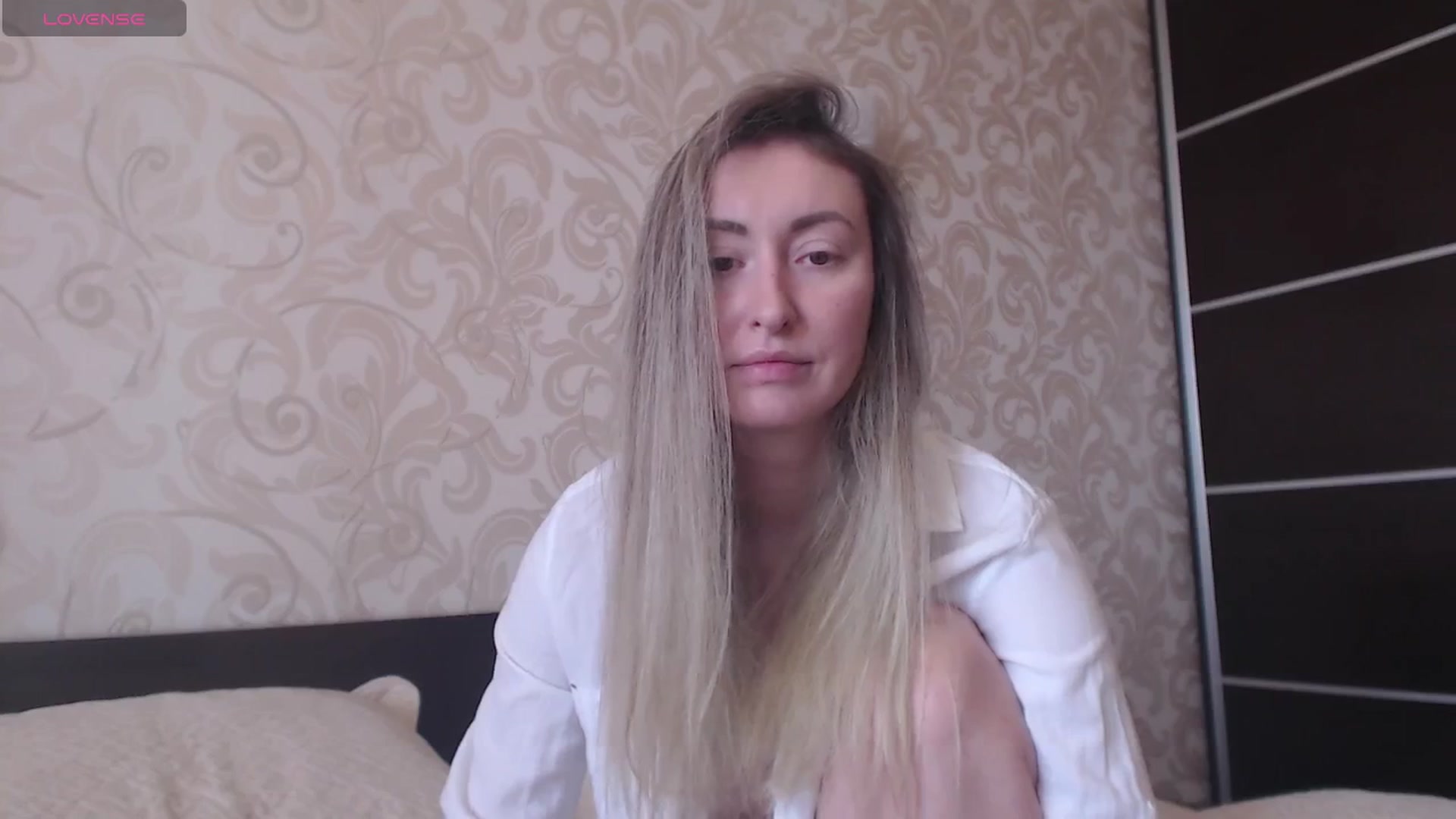 Gallery image thumbnail from Veronica_4u's myfreecams stream on, 06/24/2025, 07:45 image 18 of 20