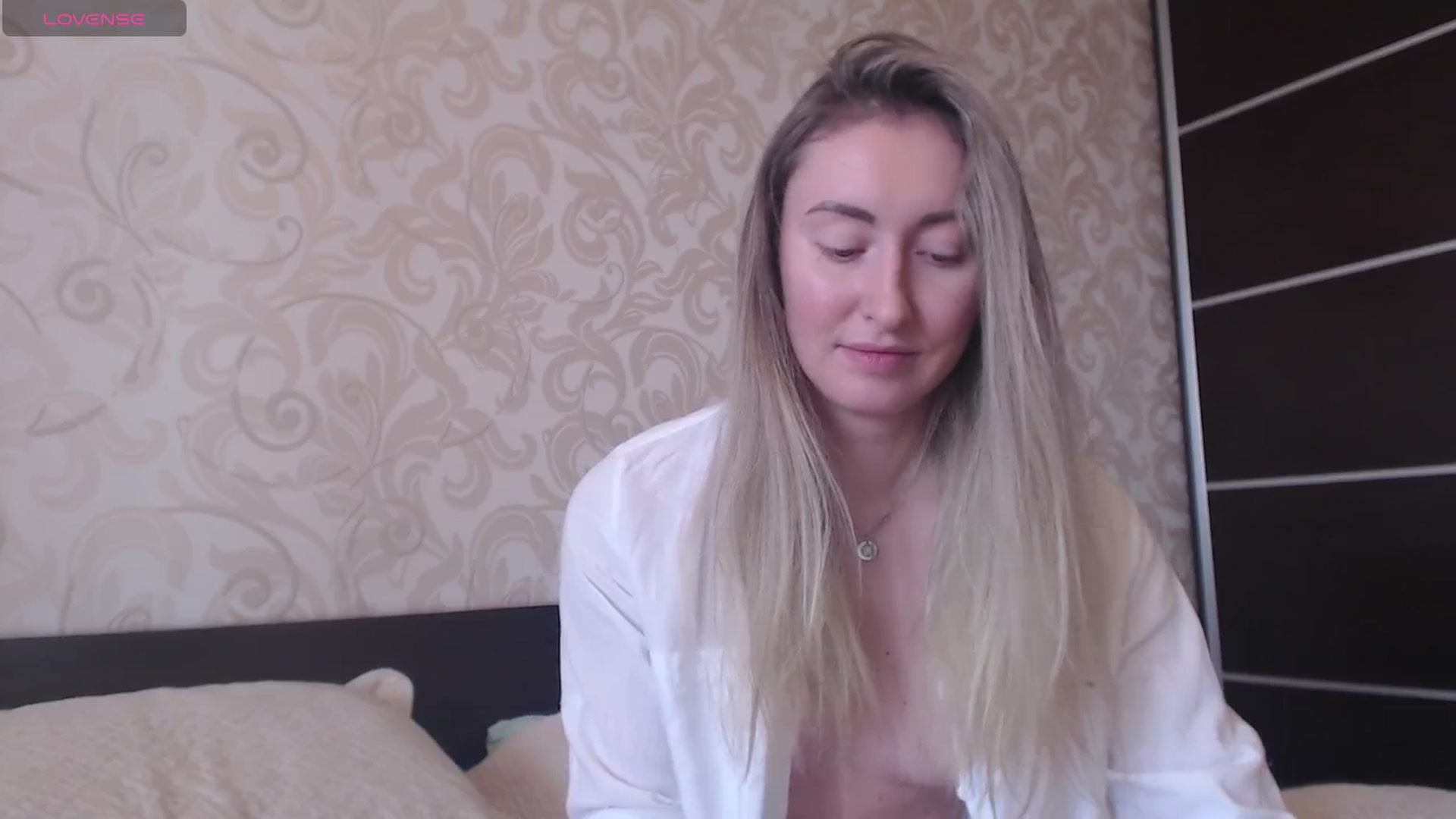 Gallery image thumbnail from Veronica_4u's myfreecams stream on, 06/24/2025, 07:45 image 5 of 20
