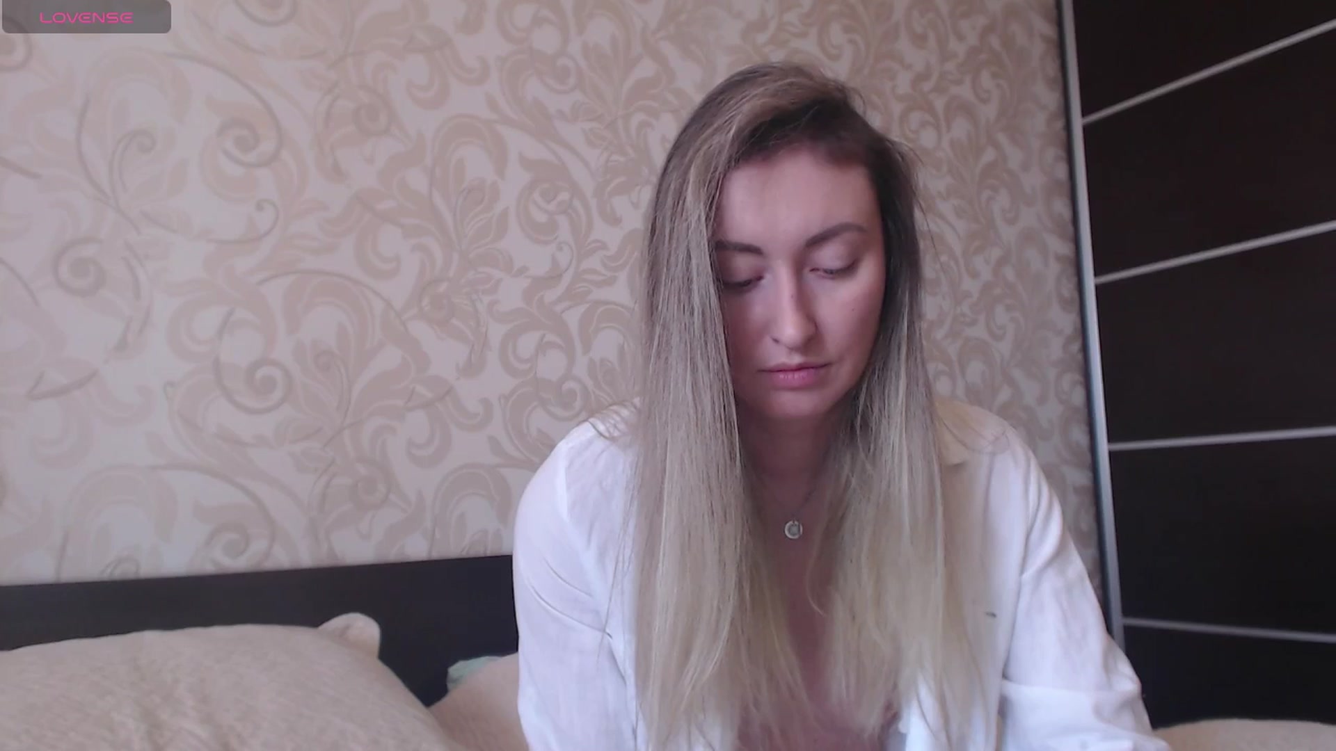 Gallery image thumbnail from Veronica_4u's myfreecams stream on, 06/24/2025, 07:45 image 15 of 20