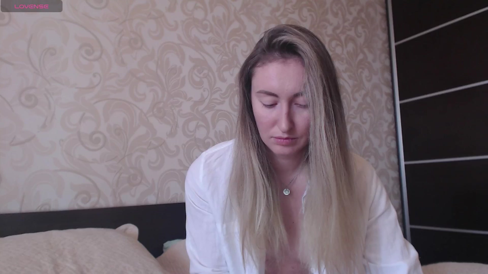Gallery image thumbnail from Veronica_4u's myfreecams stream on, 06/24/2025, 07:45 image 10 of 20