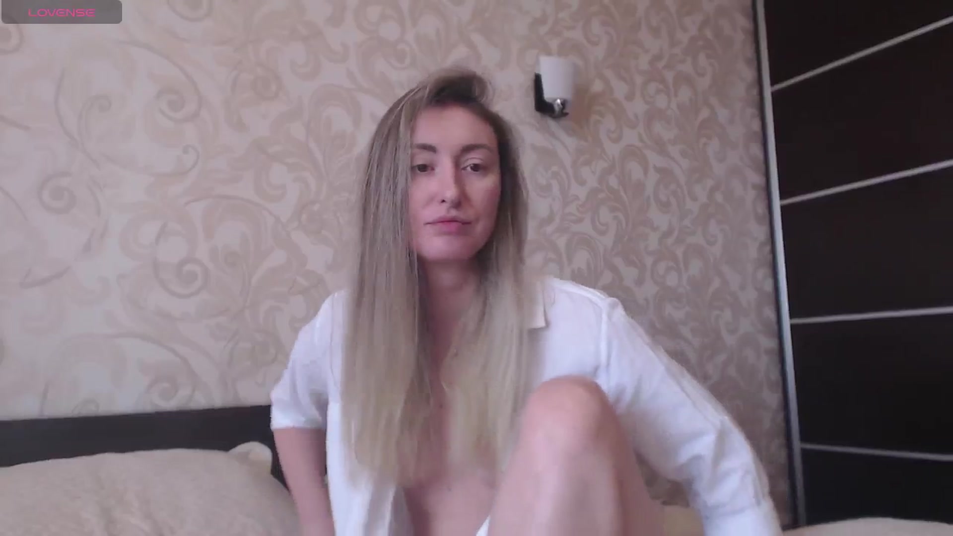 Gallery image thumbnail from Veronica_4u's myfreecams stream on, 06/24/2025, 07:45 image 16 of 20