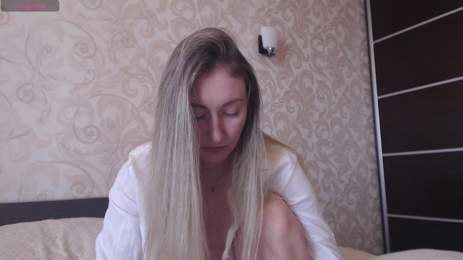 Gallery image thumbnail from Veronica_4u's myfreecams stream on, 06/24/2025, 07:45 image 1 of 20