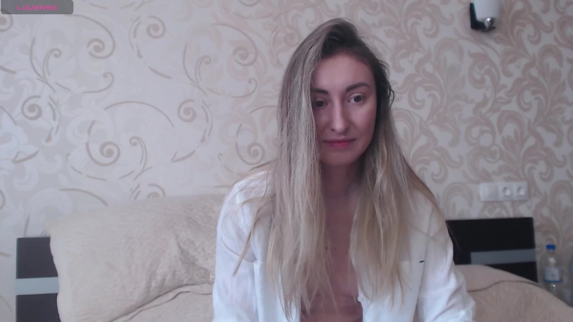 Gallery image thumbnail from Veronica_4u's myfreecams stream on, 06/29/2025, 09:29 image 1 of 20