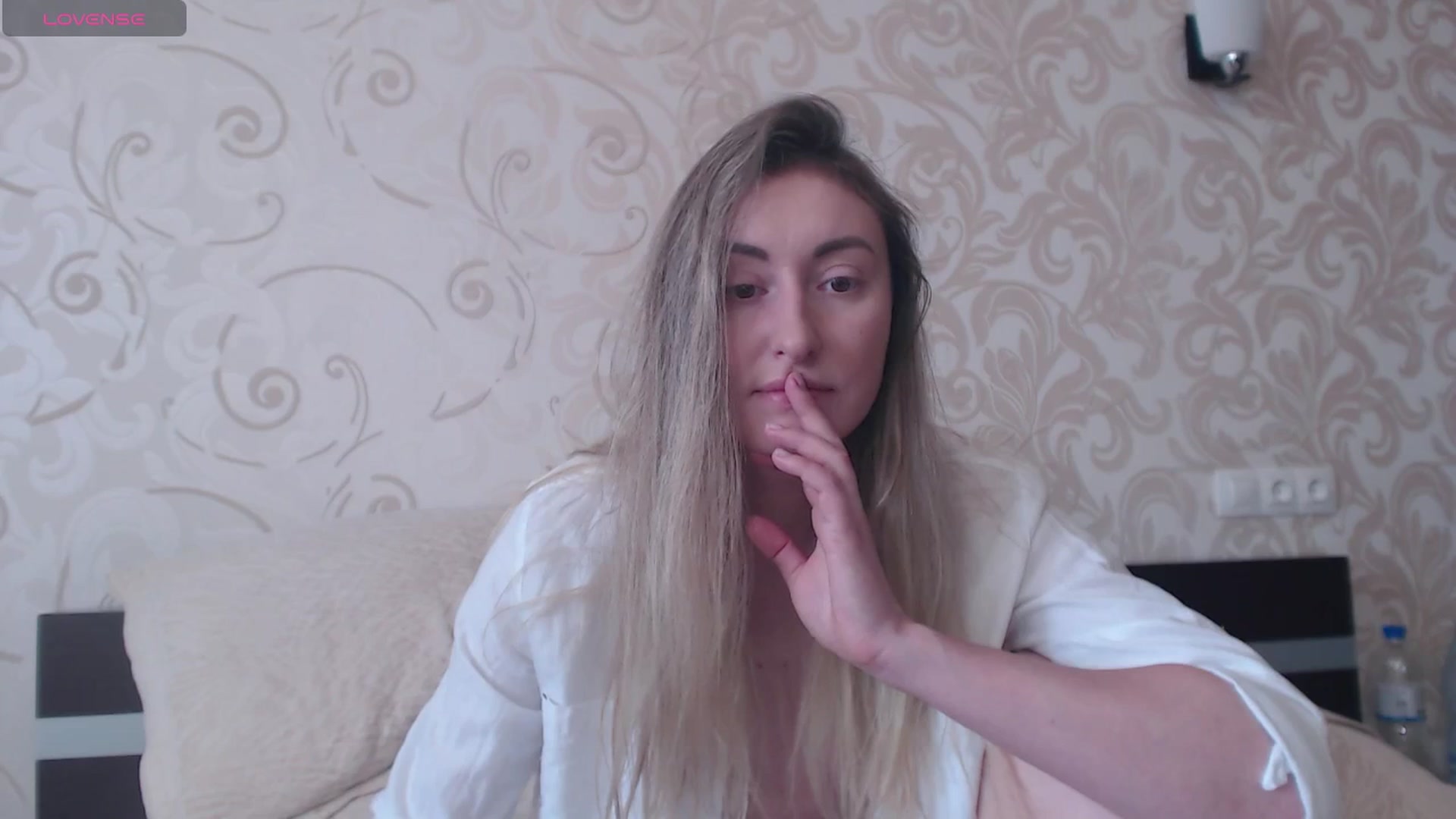 Gallery image thumbnail from Veronica_4u's myfreecams stream on, 06/29/2025, 09:29 image 15 of 20