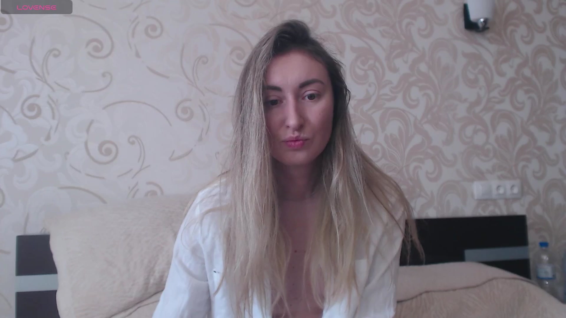 Gallery image thumbnail from Veronica_4u's myfreecams stream on, 06/29/2025, 09:29 image 3 of 20