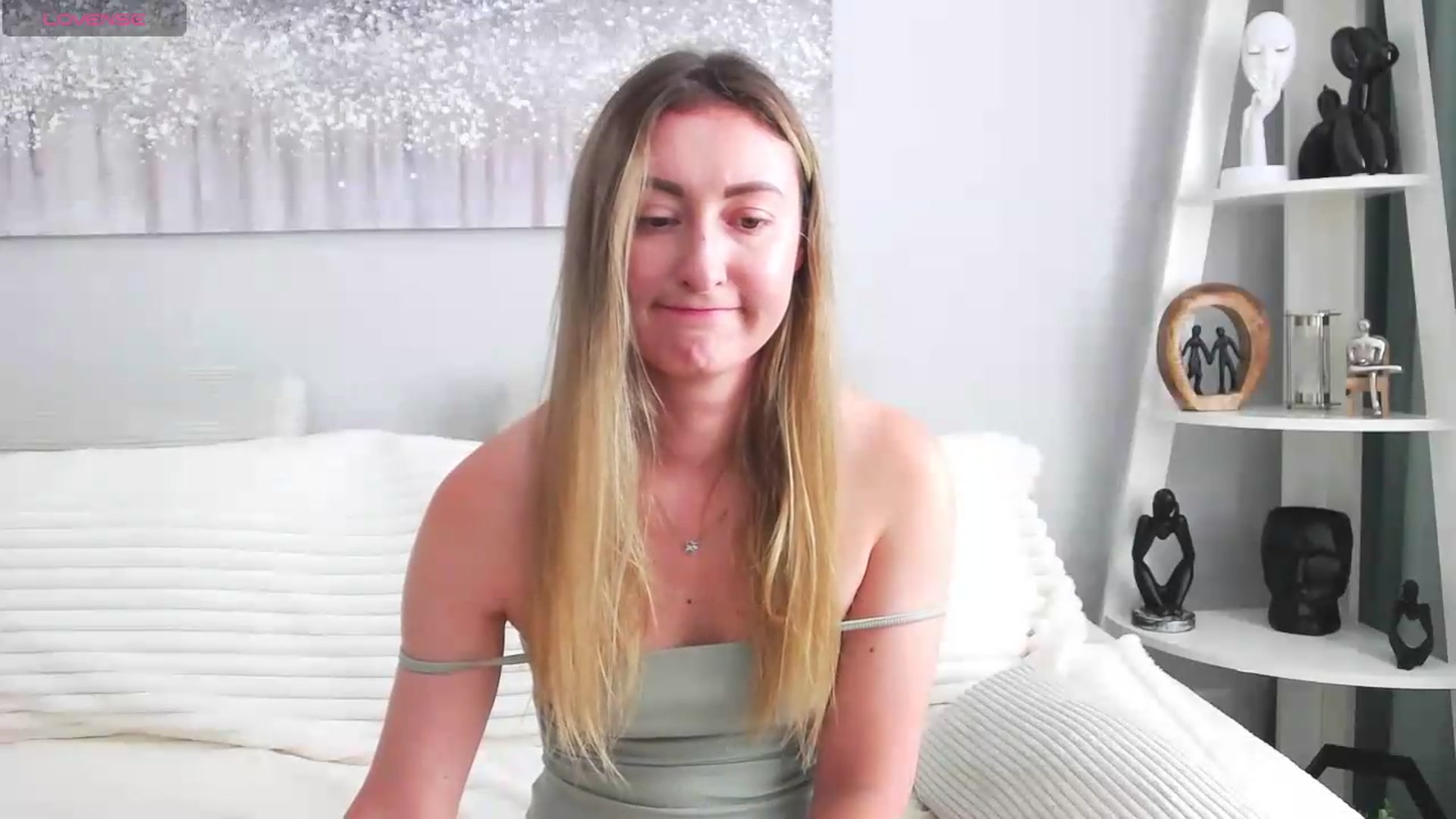Gallery image thumbnail from Veronica_4u's myfreecams stream on, 08/29/2026, 07:41 image 2 of 20