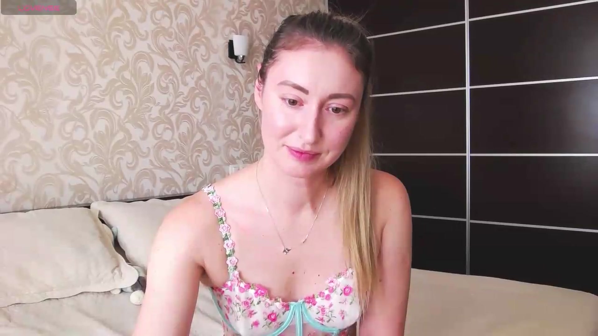 Gallery image thumbnail from Veronica_4u's myfreecams stream on, 08/31/2026, 07:31 image 2 of 20