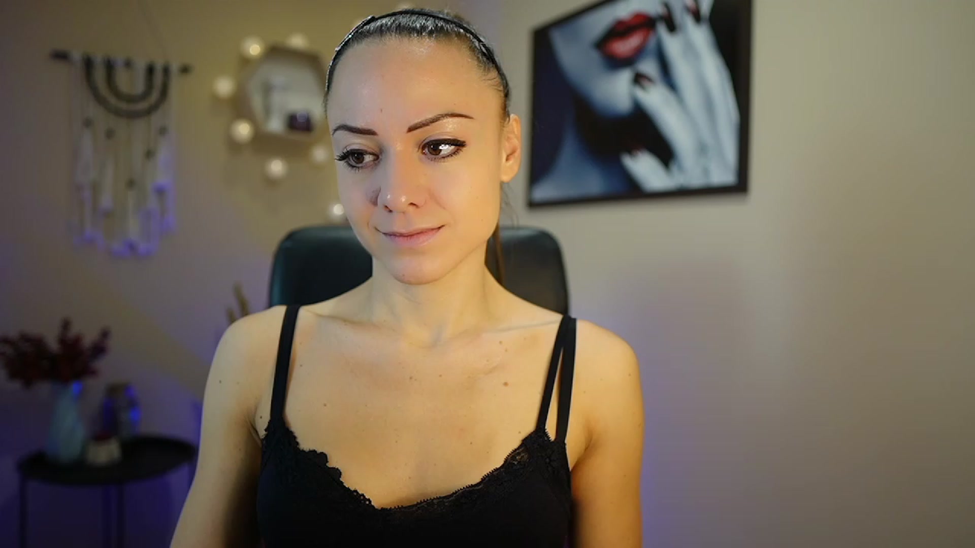 Gallery image thumbnail from Veronica_More's myfreecams stream on, 01/05/2024, 10:37 image 3 of 20