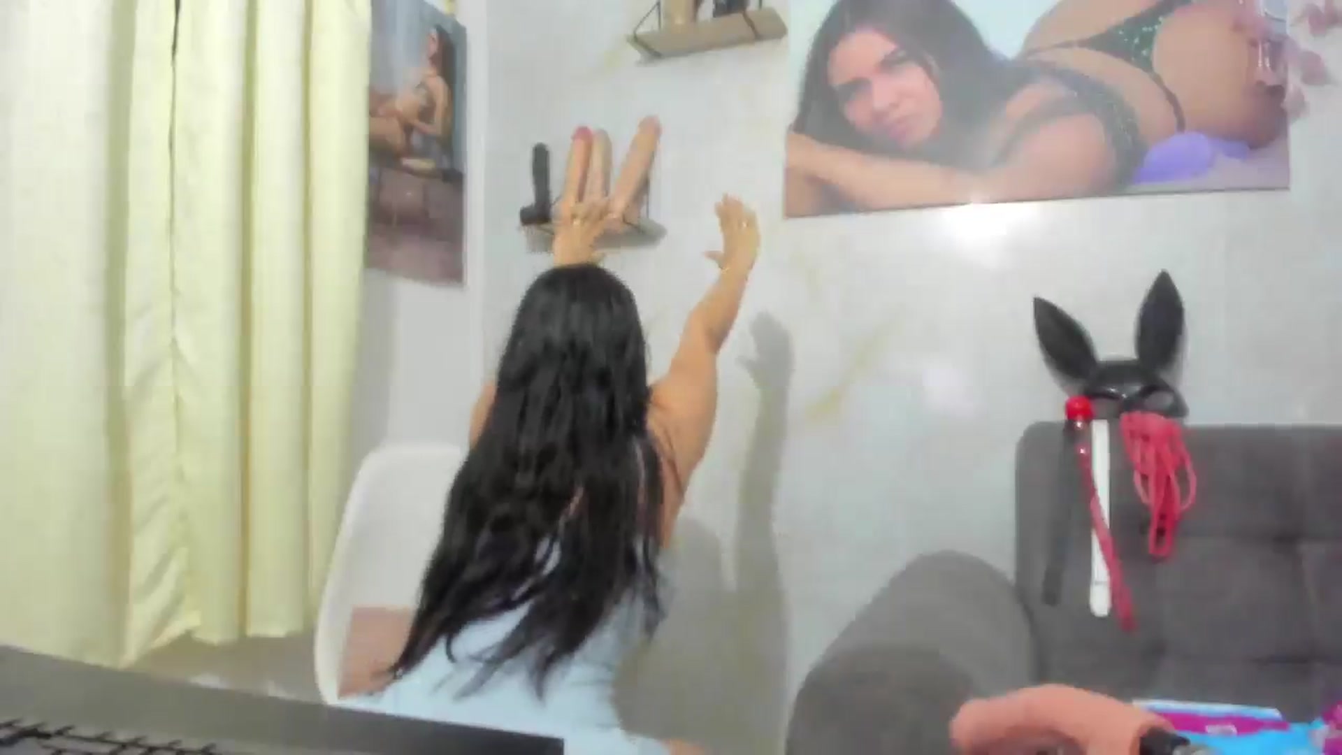 Gallery image thumbnail from Veronica_hot1's myfreecams stream on, 04/20/2025, 01:44 image 13 of 20