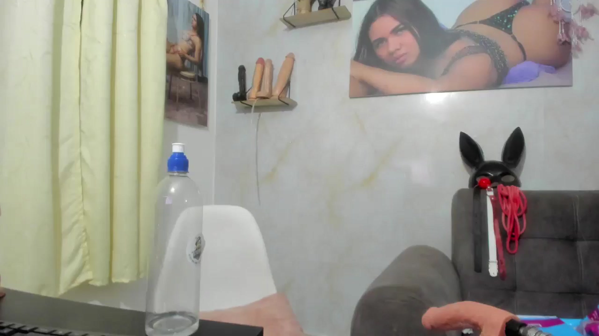 Gallery image thumbnail from Veronica_hot1's myfreecams stream on, 04/20/2025, 01:44 image 20 of 20