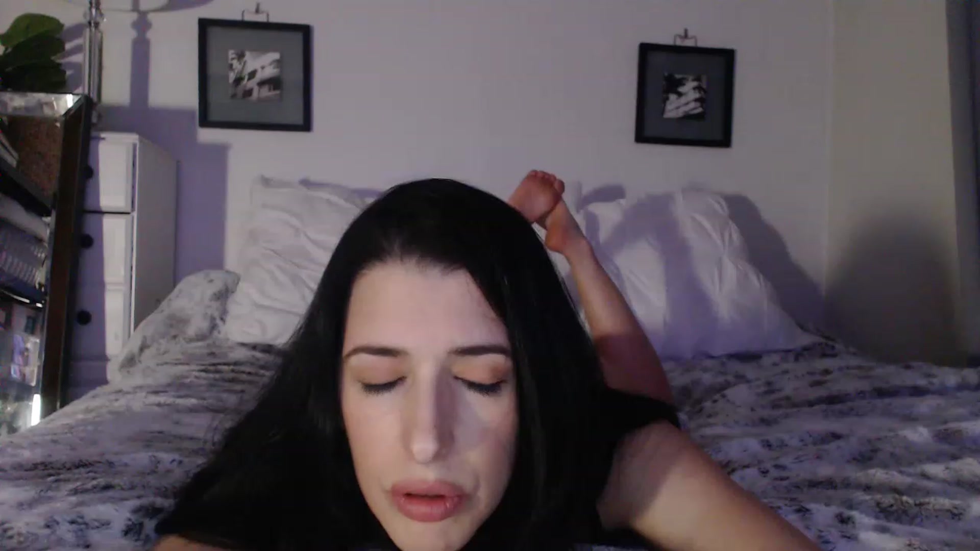 Gallery image thumbnail from Veronika_Vega's myfreecams stream on, 03/15/2023, 10:38 image 15 of 20
