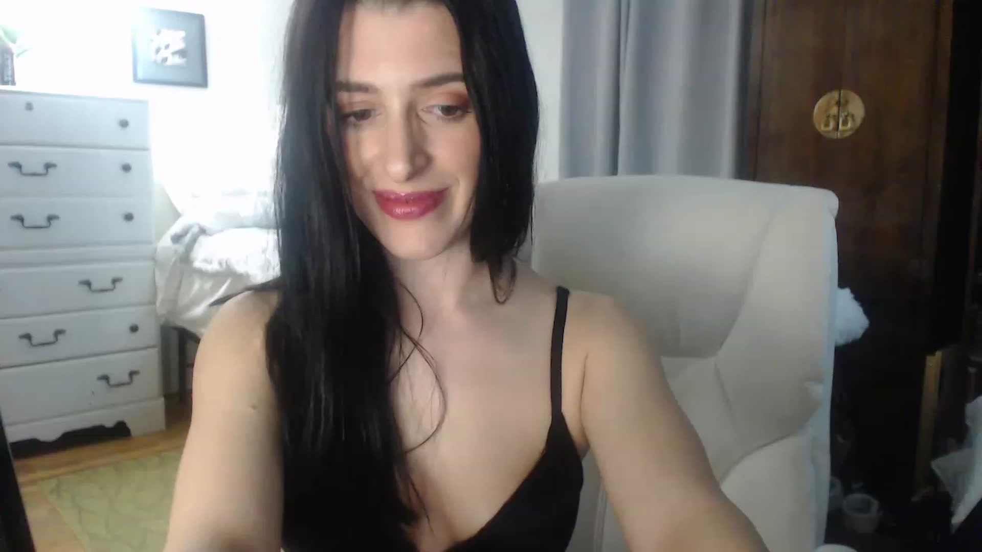 Gallery image thumbnail from Veronika_Vega's myfreecams stream on, 03/16/2023, 09:10 image 17 of 20